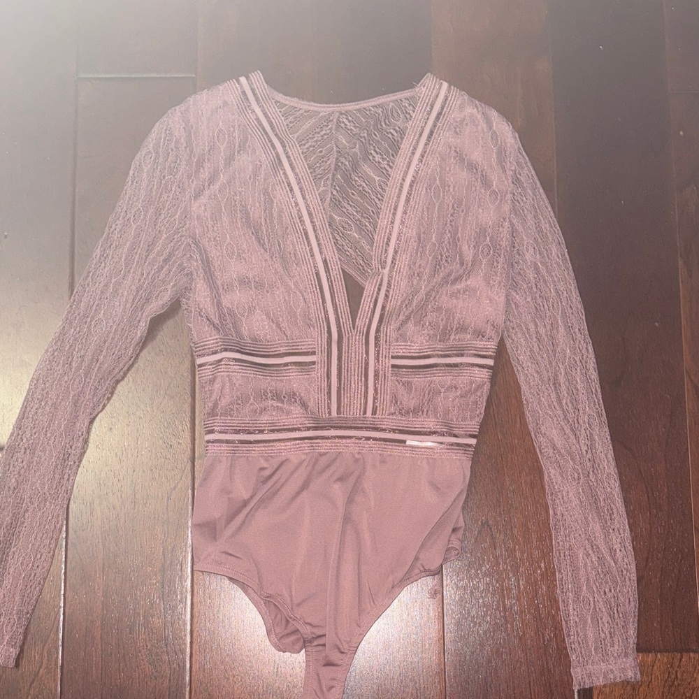 Lulu's Dusty Rose Lace Long-Sleeve Bodysuit